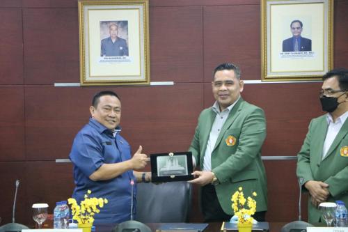Pusat Penelitian dan Pengembangan Hukum dan Peradilan Badan Litbang Kumdil Mahkamah Agung RI dan Fakultas Hukum UPN Veteran Jakarta melakukan penandatanganan perjanjian kerjasama (2)