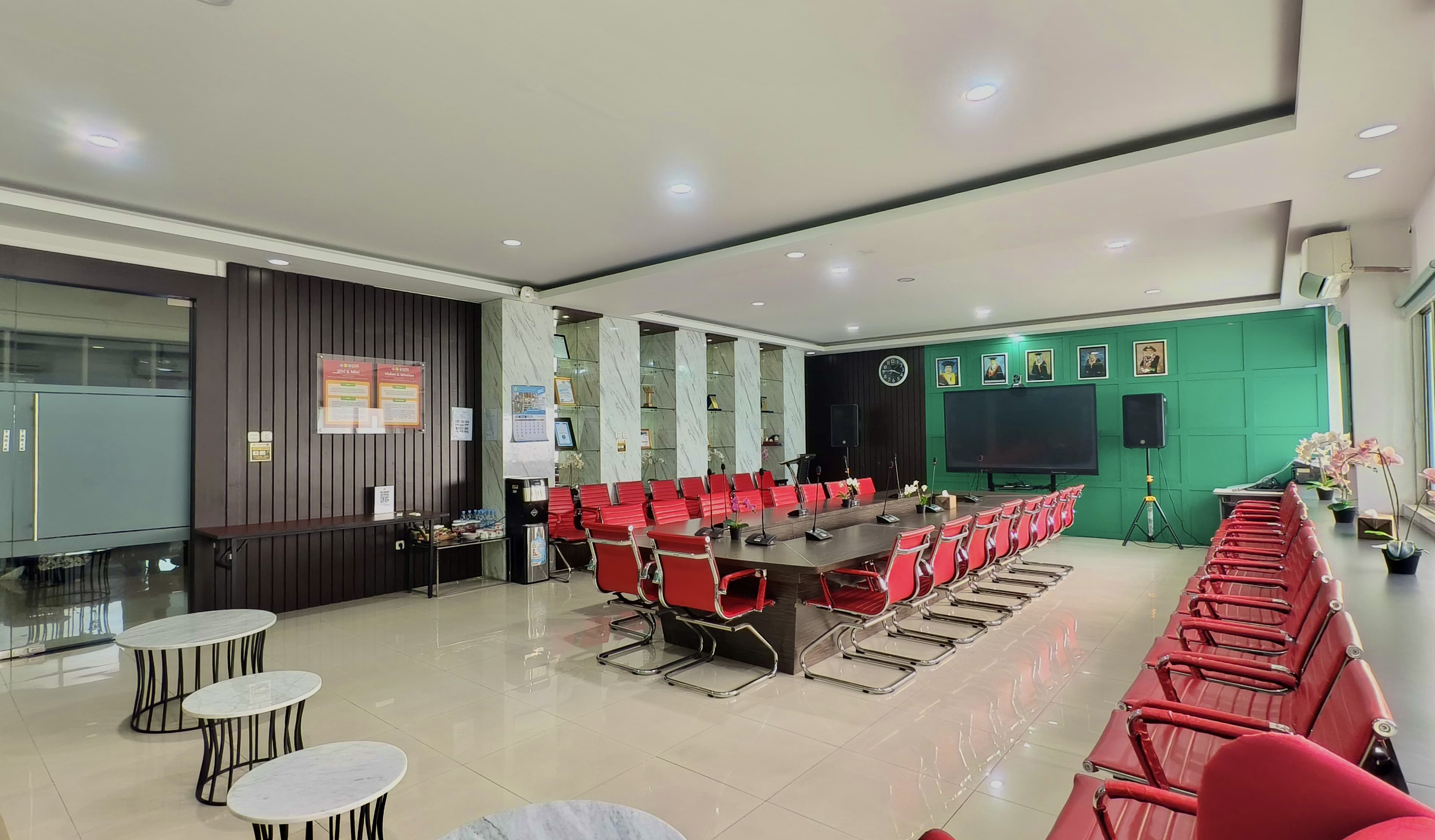 Ruang Rapat, Lantai 2 Gedung Yos Sudarso