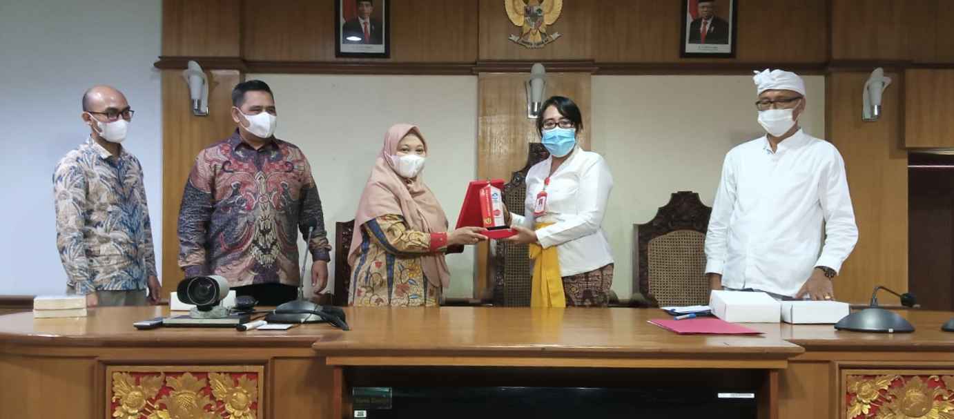 Benchmarking ke Fakultas Hukum Udayana Bali (12)_7_11zon
