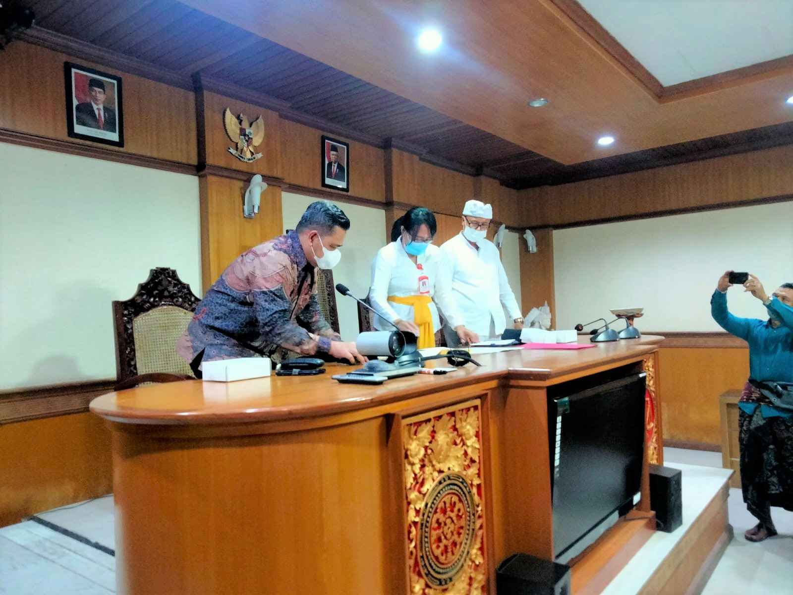 Benchmarking ke Fakultas Hukum Udayana Bali (4)_3_11zon