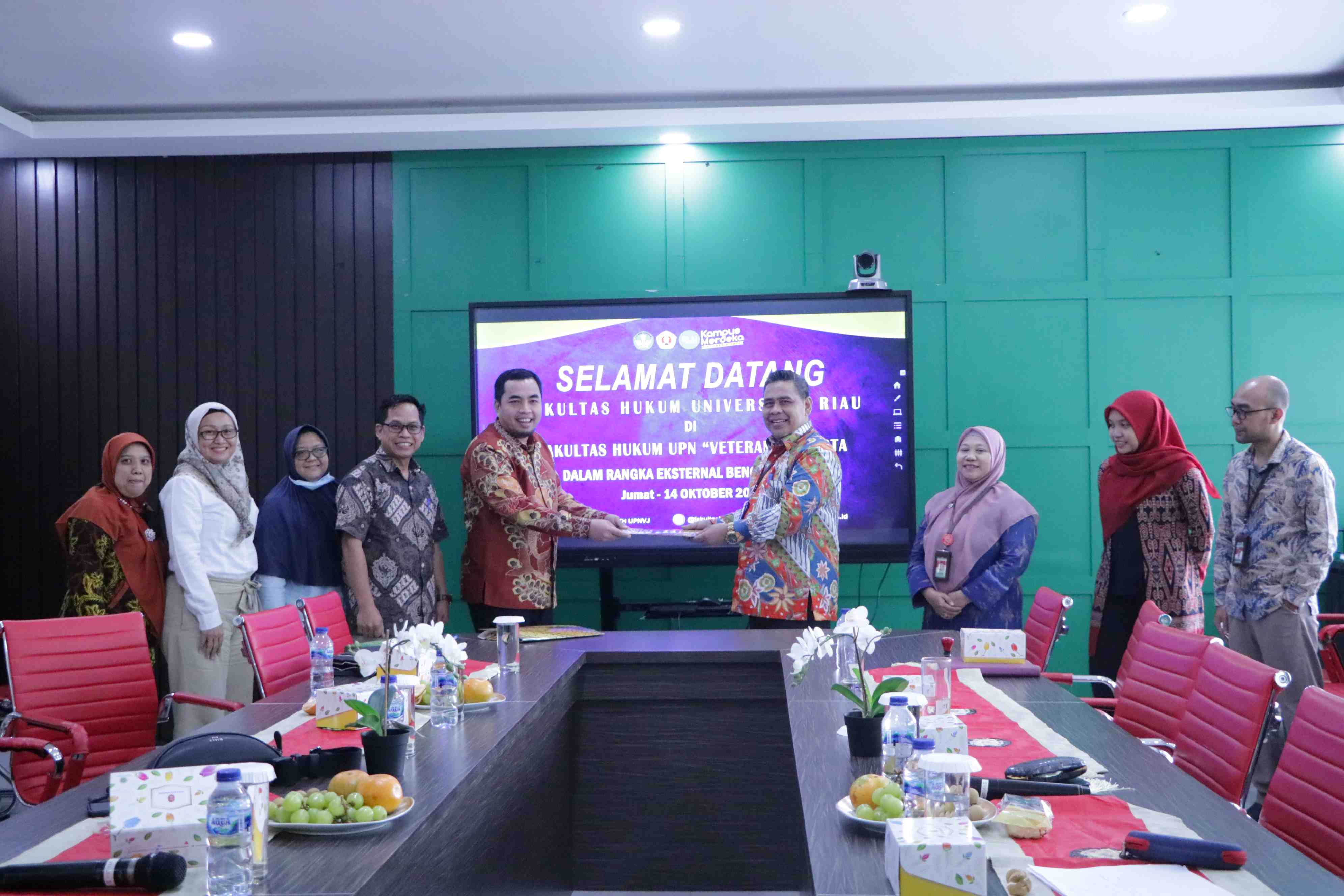 Dalam Rangka Eksternal Benchmarking Fakultas Hukum Universitas Riau (10)