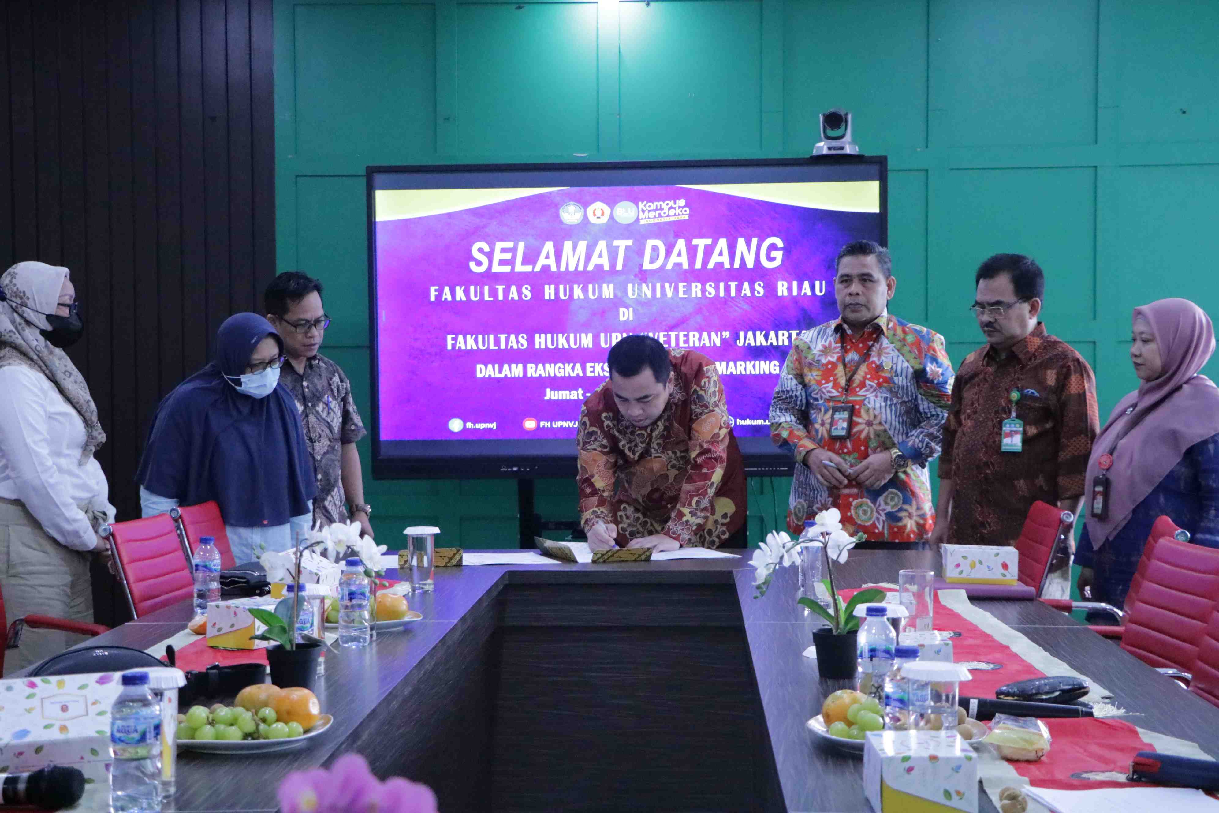 Dalam Rangka Eksternal Benchmarking Fakultas Hukum Universitas Riau (13)