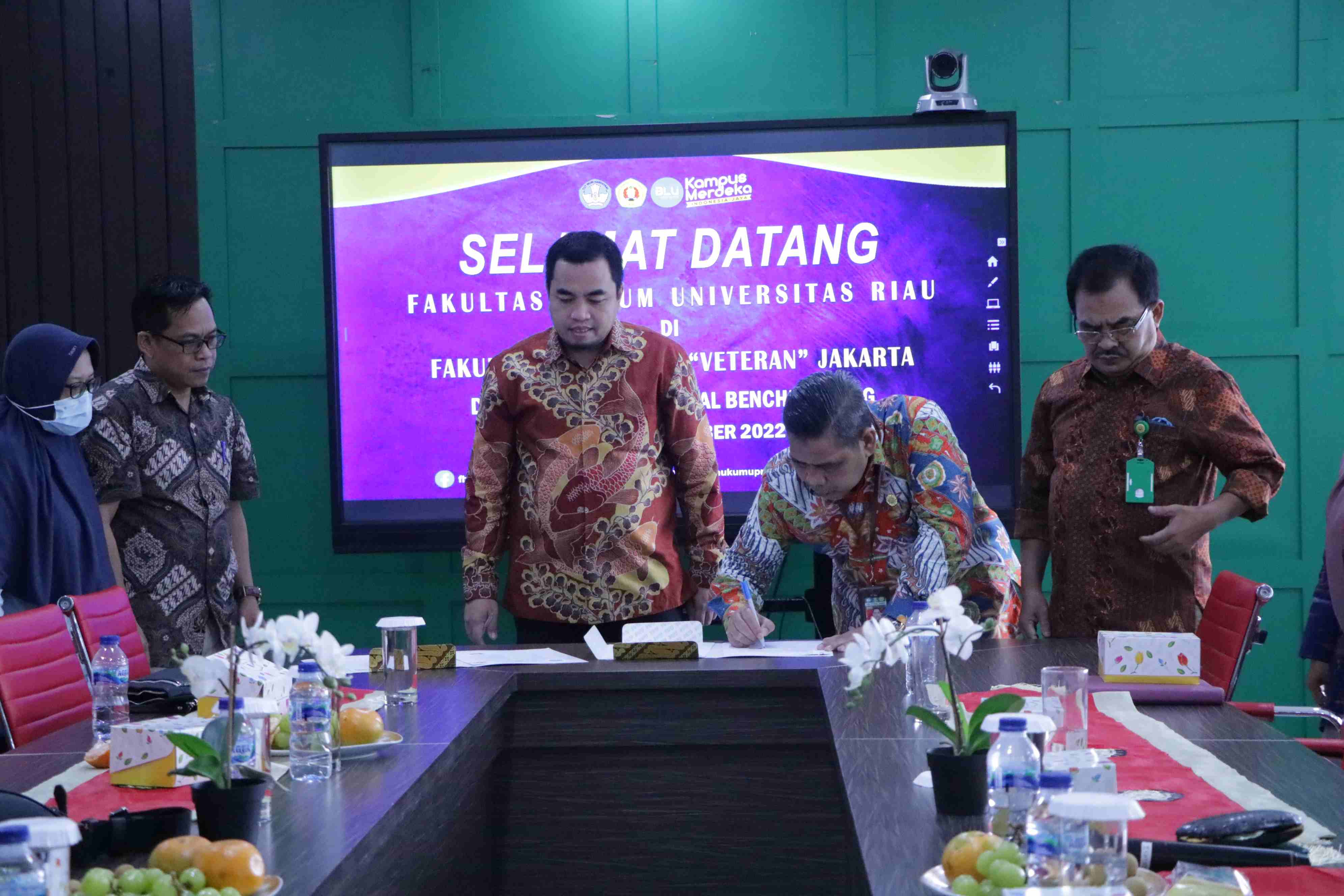 Dalam Rangka Eksternal Benchmarking Fakultas Hukum Universitas Riau (17)
