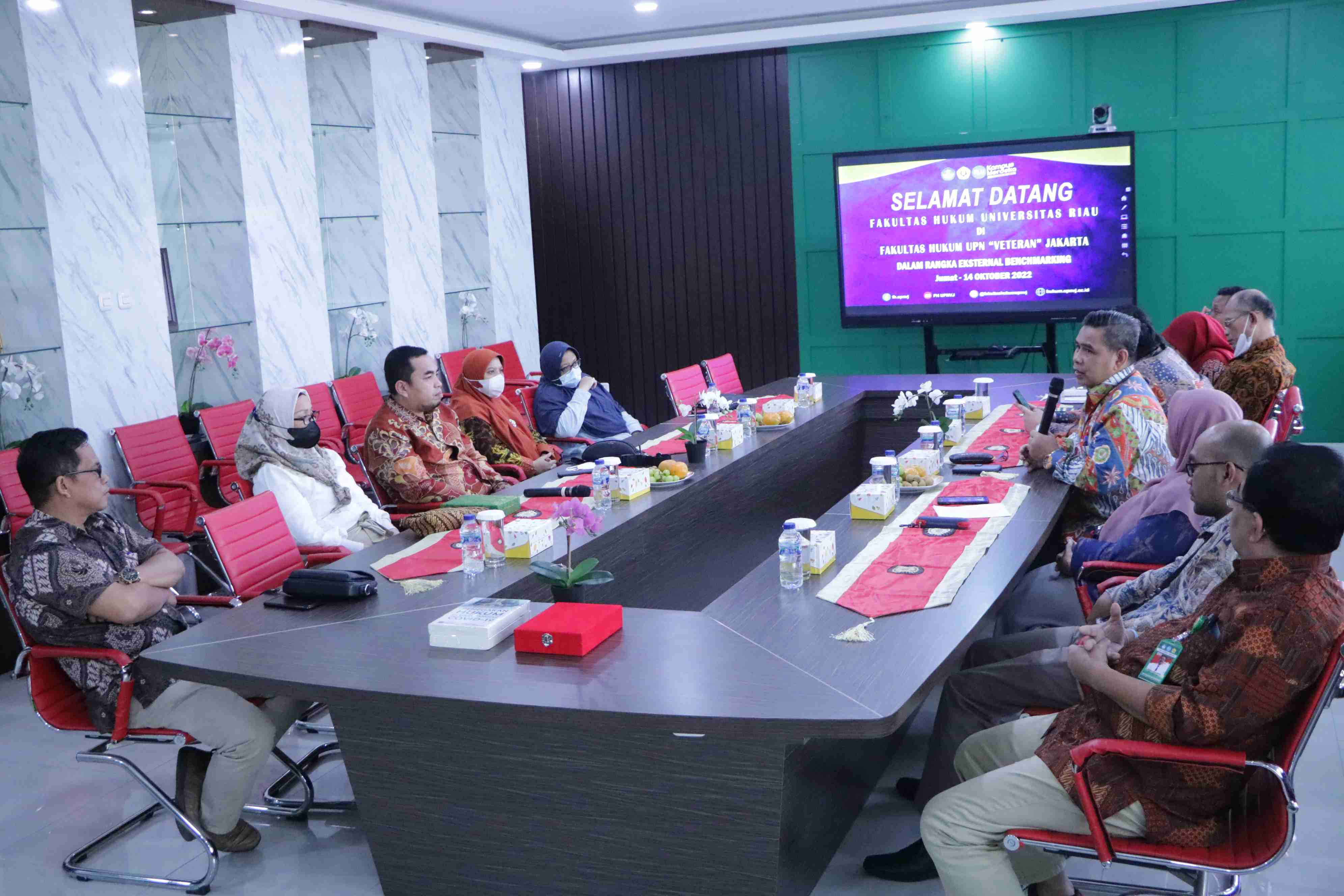 Dalam Rangka Eksternal Benchmarking Fakultas Hukum Universitas Riau (29)