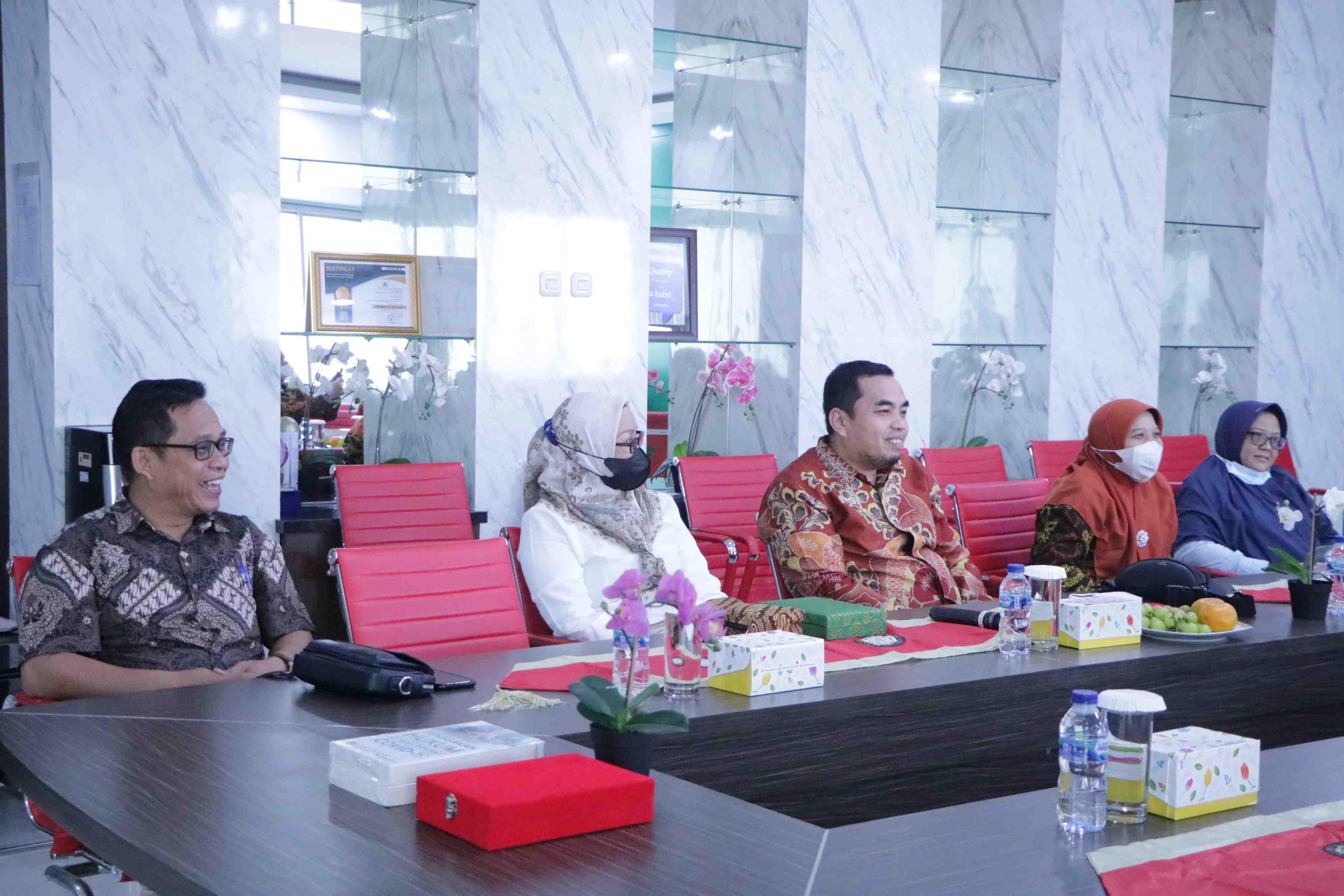 Dalam Rangka Eksternal Benchmarking Fakultas Hukum Universitas Riau (39)