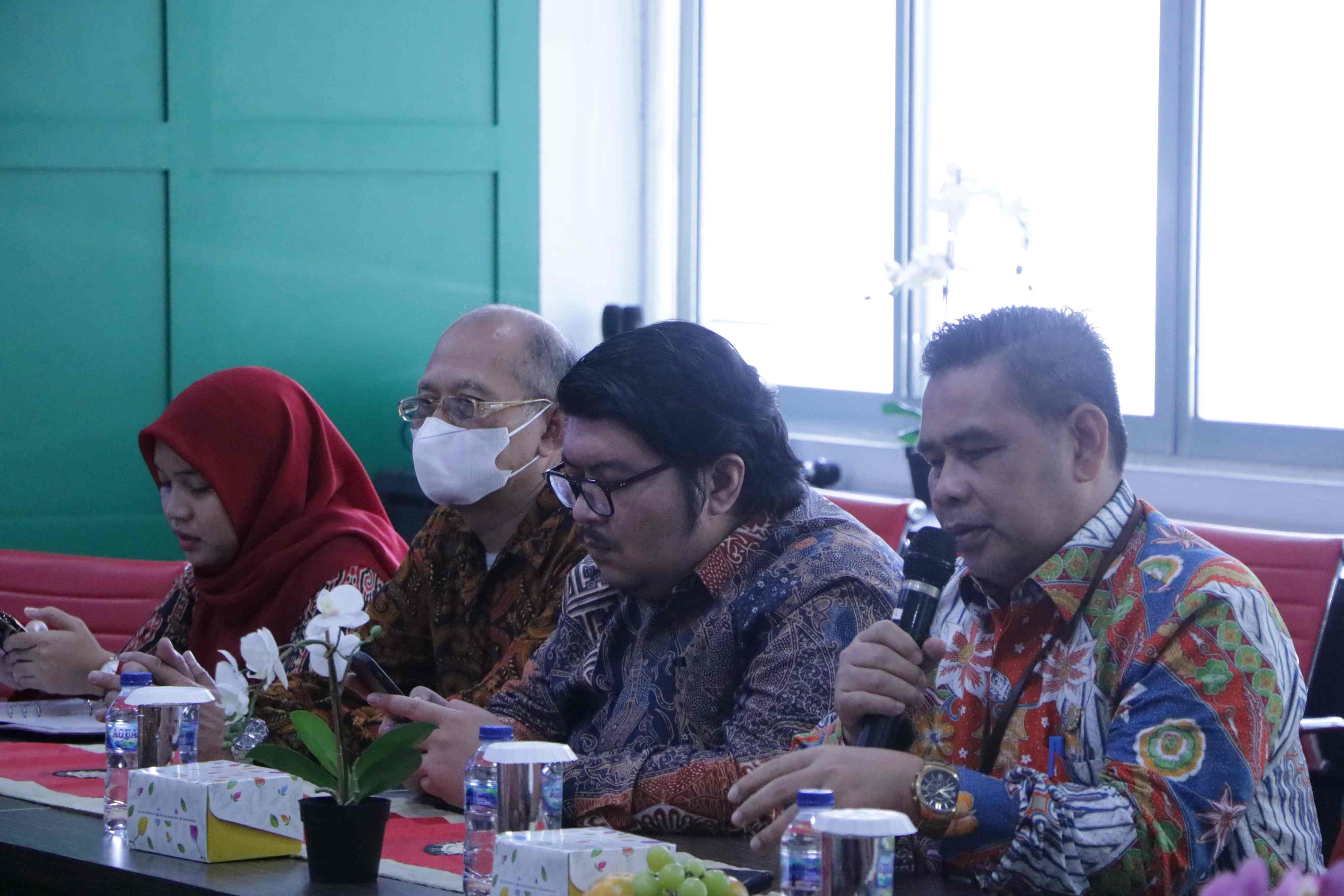Dalam Rangka Eksternal Benchmarking Fakultas Hukum Universitas Riau (40)