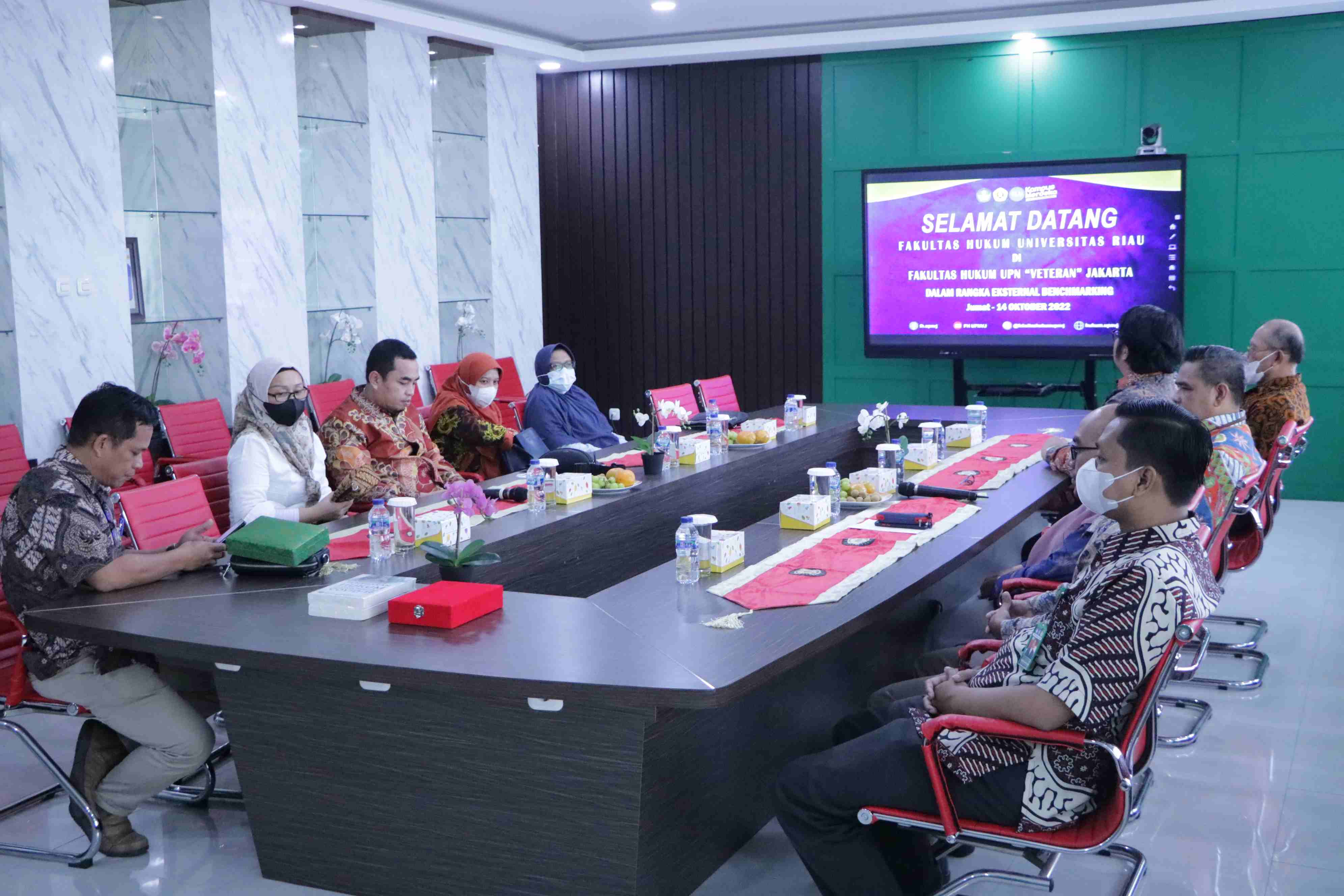 Dalam Rangka Eksternal Benchmarking Fakultas Hukum Universitas Riau (41)