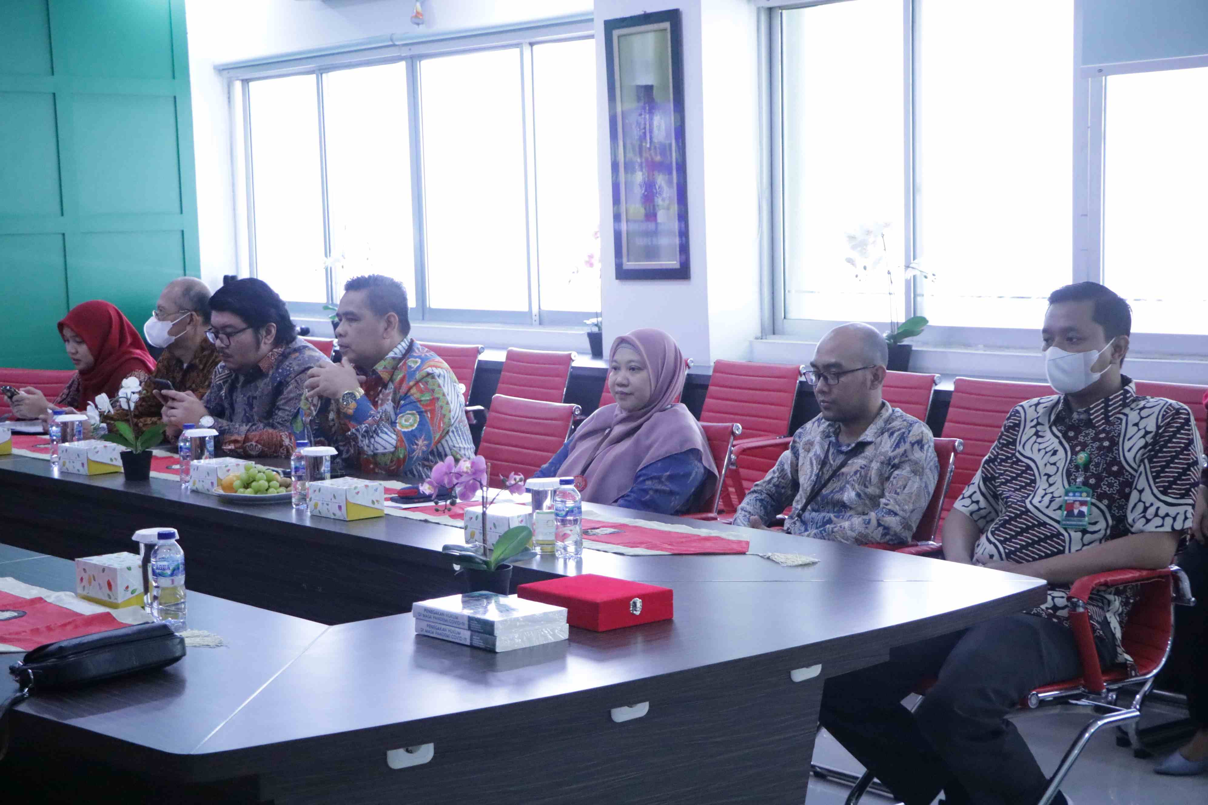 Dalam Rangka Eksternal Benchmarking Fakultas Hukum Universitas Riau (42)