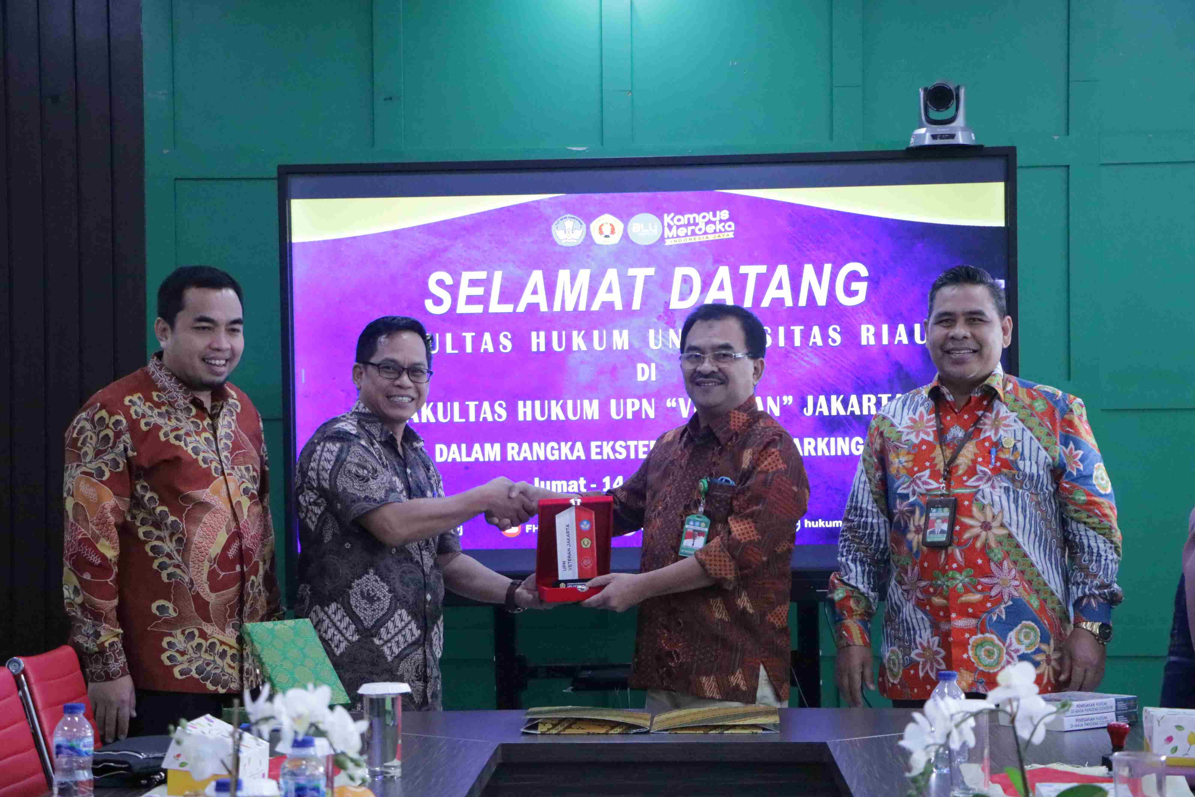 Dalam Rangka Eksternal Benchmarking Fakultas Hukum Universitas Riau (8)