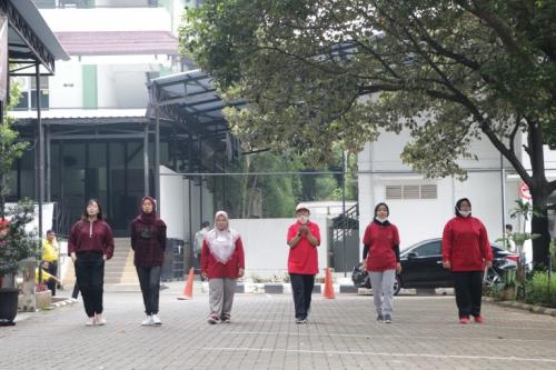 Fakultas Hukum UPN Veteran Jakarta menyelenggarakan kegiatan jalan santai serta berbagai perlombaan tradisional dalam rangka memeriahkan Dies Natalis Fakultas Hukum ke 22 (7)
