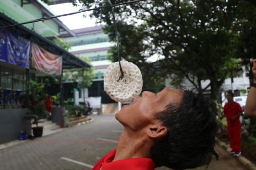 Fakultas Hukum UPN Veteran Jakarta menyelenggarakan kegiatan jalan santai serta berbagai perlombaan tradisional dalam rangka memeriahkan Dies Natalis Fakultas Hukum ke 22 (8)