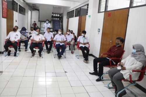 Syukuran Dalam Rangka Kemenangan Organisasi Mahasiswa Unit Peradilan Semu (UPS) Fakultas Hukum UPN Veteran Jakarta sebagai Juara 3 National Moot Court Competition Anti Money Loundring VI Tahun 2021 (3)