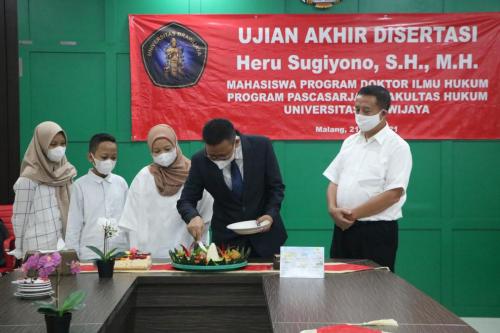 Selamat dan Sukses kepada Bapak Heru Sugiyono, S.H., M.H. Dosen Tetap Fakultas Hukum atas diraihnya gelar Doktor (27)