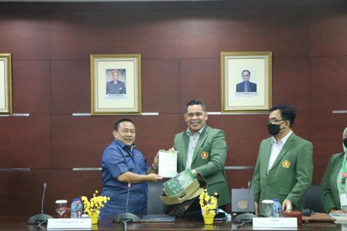 Pusat Penelitian dan Pengembangan Hukum dan Peradilan Badan Litbang Kumdil Mahkamah Agung RI dan Fakultas Hukum UPN Veteran Jakarta melakukan penandatanganan perjanjian kerjasama (4)