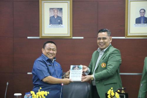 Pusat Penelitian dan Pengembangan Hukum dan Peradilan Badan Litbang Kumdil Mahkamah Agung RI dan Fakultas Hukum UPN Veteran Jakarta melakukan penandatanganan perjanjian kerjasama (6)