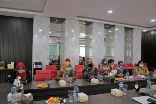 Fakultas Hukum UPN Veteran Jakarta dan Fakultas Hukum UPN Veteran Jawa Timur melakukan penandatanganan Perjanjian Kerjasama terkait pelaksanaan Merdeka Belajar Kampus Merdeka (MBKM) (4)