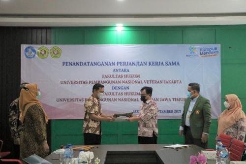 Fakultas Hukum UPN Veteran Jakarta dan Fakultas Hukum UPN Veteran Jawa Timur melakukan penandatanganan Perjanjian Kerjasama terkait pelaksanaan Merdeka Belajar Kampus Merdeka (MBKM) (11)