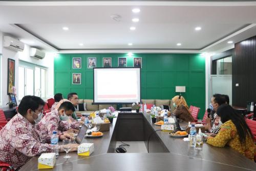 Fakultas Hukum UPN Veteran Jakarta dan Fakultas Hukum UPN Veteran Jawa Timur melakukan penandatanganan Perjanjian Kerjasama terkait pelaksanaan Merdeka Belajar Kampus Merdeka (MBKM) (2)
