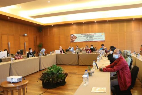 Peserta Rapat Kerja Penyusunan RENSTRA Fakultas Hukum UPN VETERAN JAKARTA Tahun 2020-2024 dan Strategi Pencapaian Indikator Kinerja Utama (IKU) – Bandung, 20 – 23 November 2020