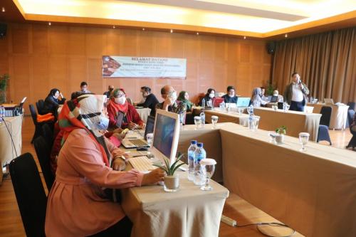 Peserta Rapat Kerja Penyusunan RENSTRA Fakultas Hukum UPN VETERAN JAKARTA Tahun 2020-2024 dan Strategi Pencapaian Indikator Kinerja Utama (IKU) – Bandung, 20 – 23 November 2020 (10)