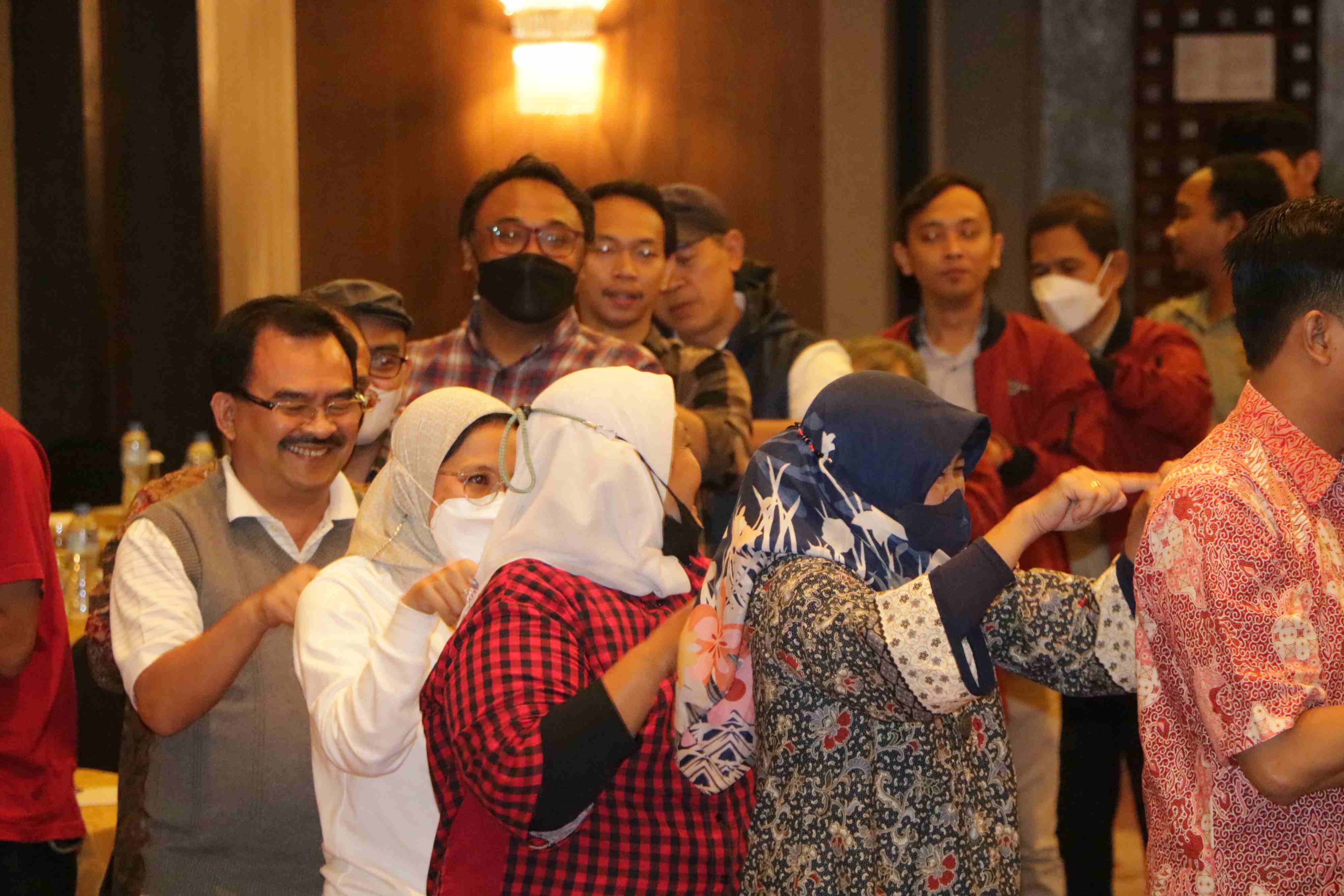 “Membangun Kebersamaan Menuju Fakultas Hukum yang Unggul” Capacity Building Fakultas Hukum Universitas Pembangunan Nasional “Veteran” Jakarta (100)