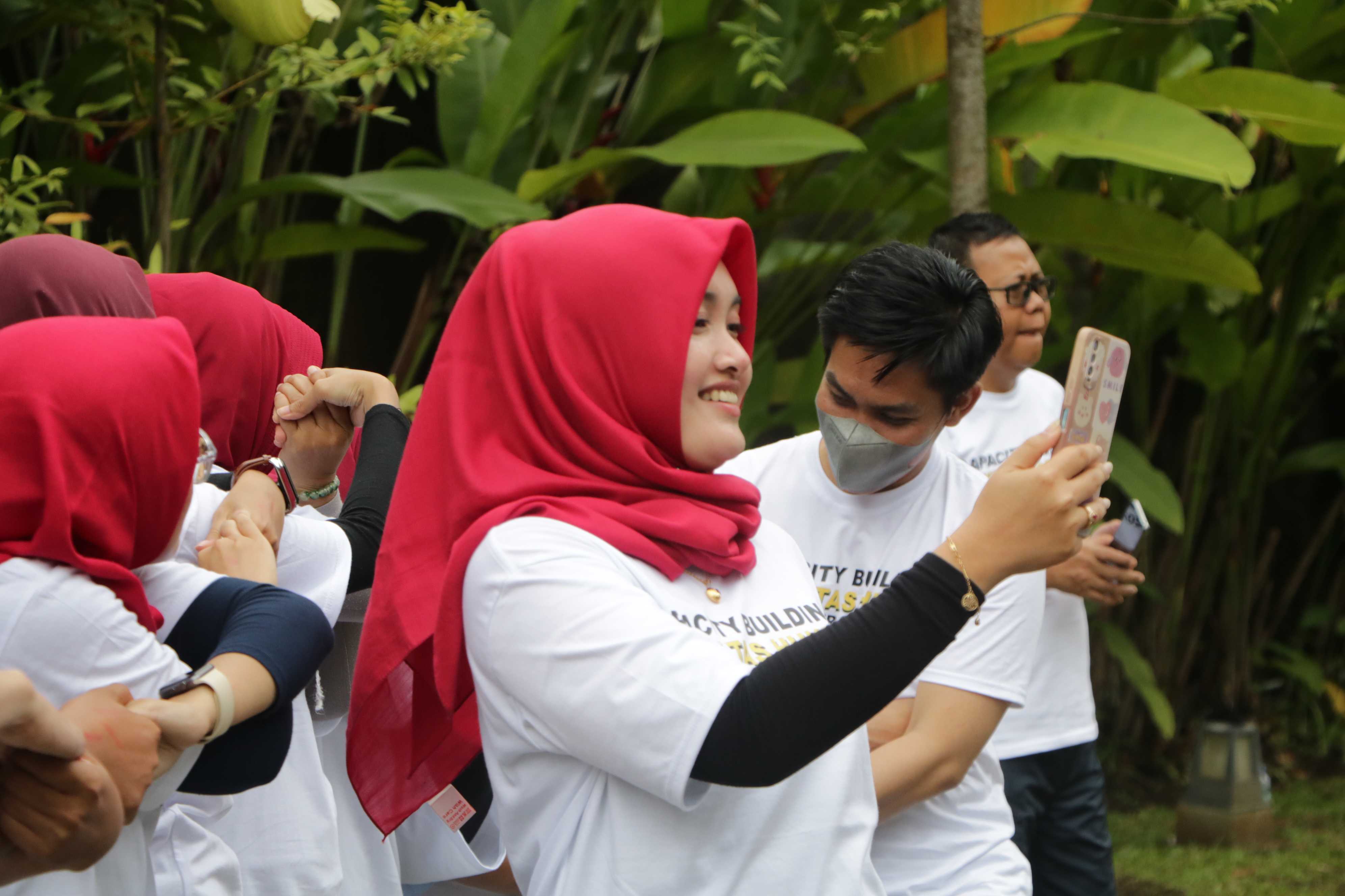 “Membangun Kebersamaan Menuju Fakultas Hukum yang Unggul” Capacity Building Fakultas Hukum Universitas Pembangunan Nasional “Veteran” Jakarta (156)