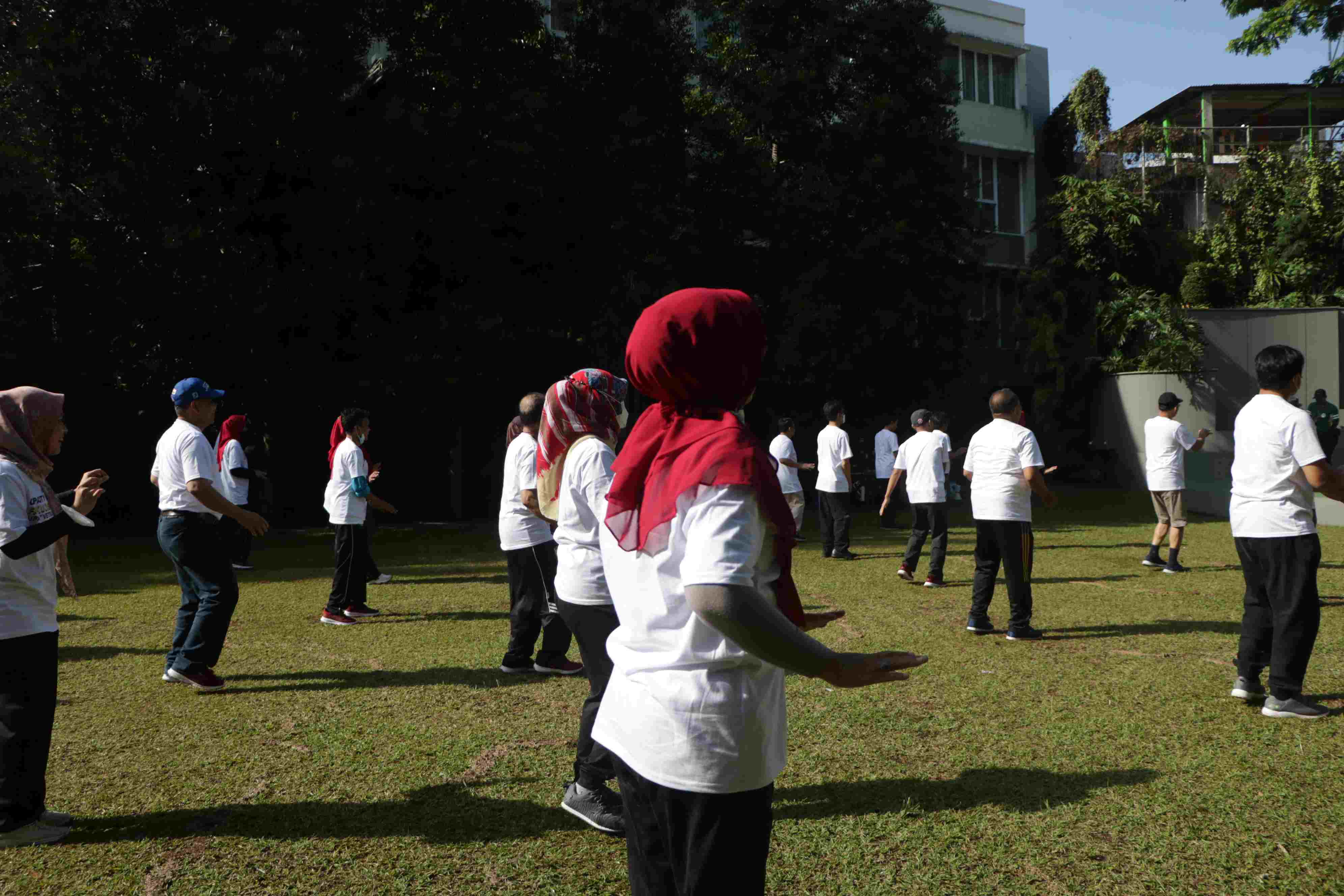 “Membangun Kebersamaan Menuju Fakultas Hukum yang Unggul” Capacity Building Fakultas Hukum Universitas Pembangunan Nasional “Veteran” Jakarta (96)