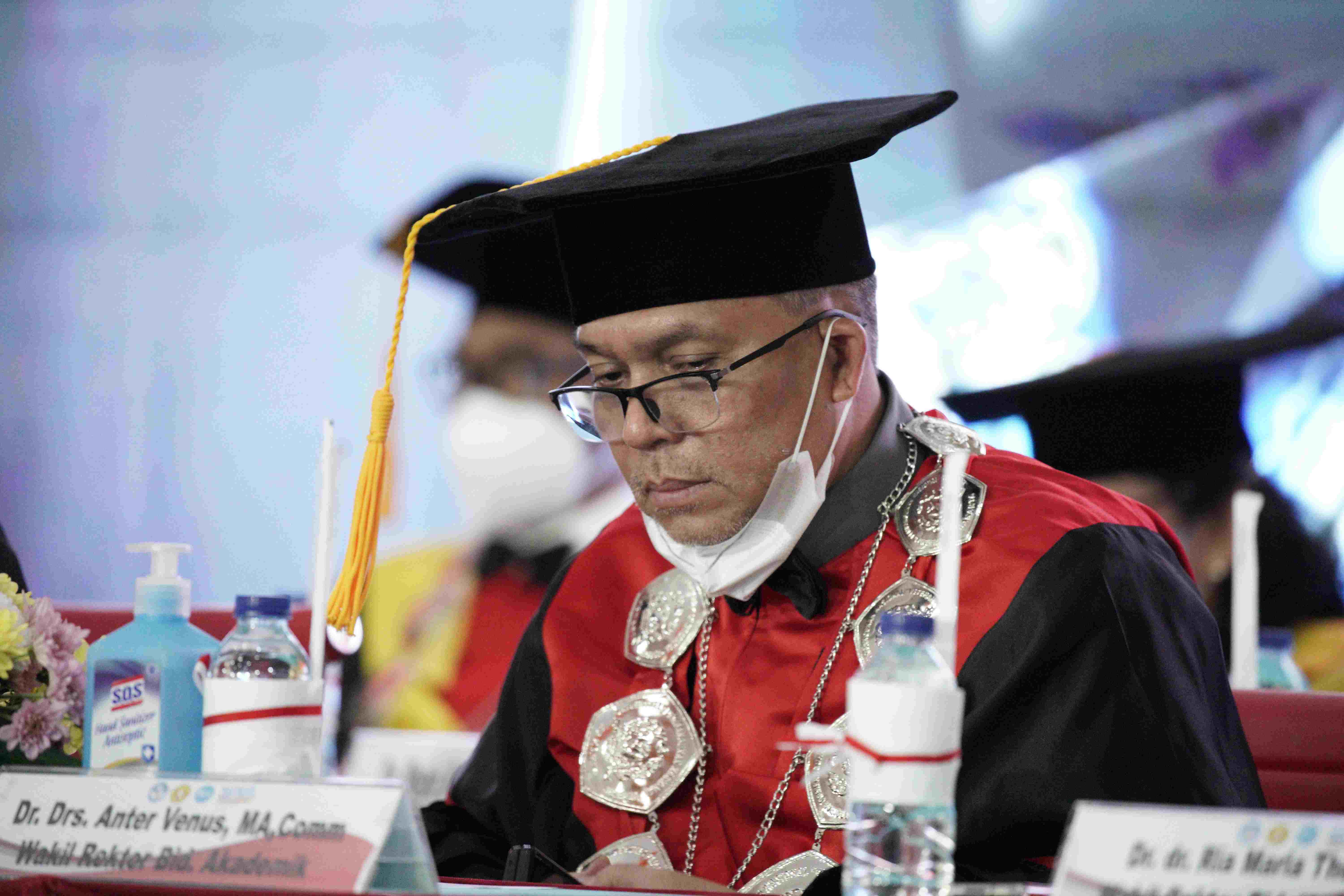 Pengukuhan Prof Dr Wicipto Setiadi SH MH Guru Besar bidang Ilmu Hukum Fakultas Hukum Universitas Pembangunan Nasional Veteran Jakarta (245)