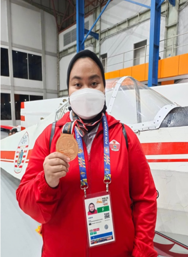 Mahasiswa Fakultas Hukum UPN Veteran Jakarta memperoleh Medali Perunggu pada Kejuaraan Terbang Layang PON XX Papua 2021 