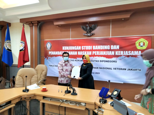 Fakultas Hukum mengadakan Studi Banding ke Fakultas Hukum Universitas Diponegoro dalam rangka pembukaan Program Studi Doktor (S3) Ilmu Hukum sekaligus mengadakan MoU.
