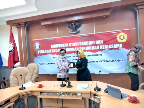 Fakultas Hukum mengadakan Studi Banding ke Fakultas Hukum Universitas Diponegoro dalam rangka pembukaan Program Studi Doktor (S3) Ilmu Hukum sekaligus mengadakan MoU. (2)